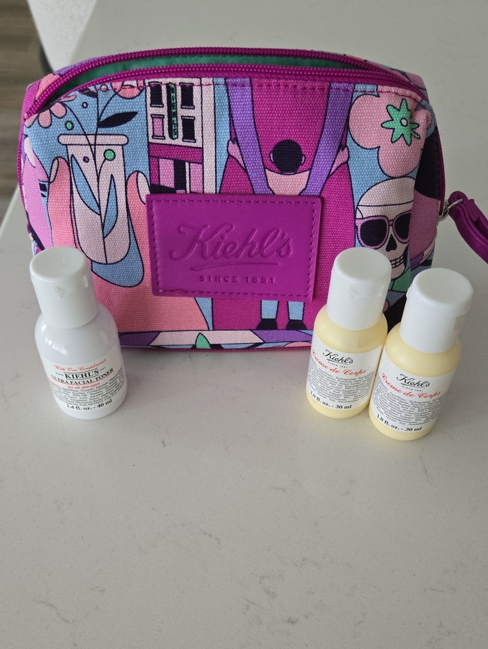 Never used Kiehl's bag Limited ed. & 2x Kiehls Lotion creme de corps & 1x Facial